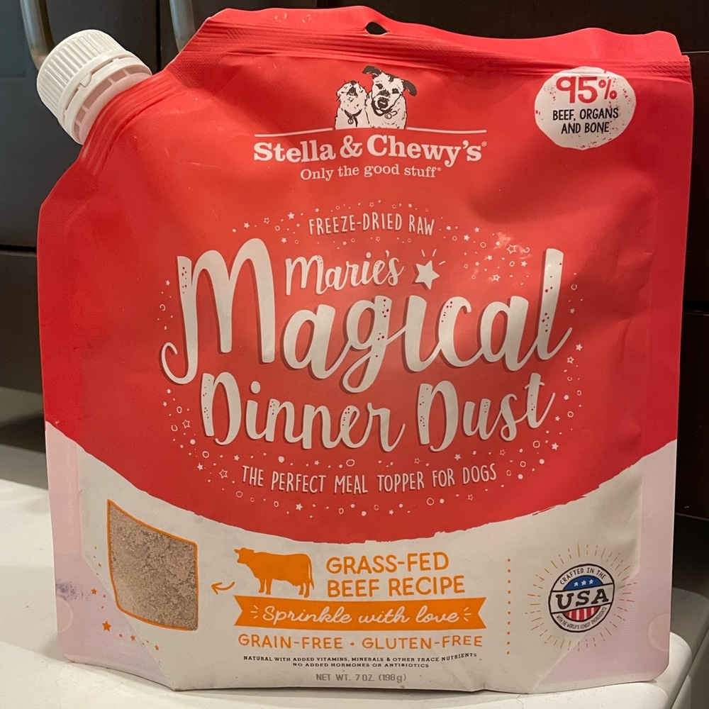 Stella & chewy freeze-dried raw magical dinner dust meal topper. Grass fed beef